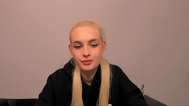 Snapshot of OliviaKisss chatting on 03.25.26 OliviaKisss online show from 03.25.26