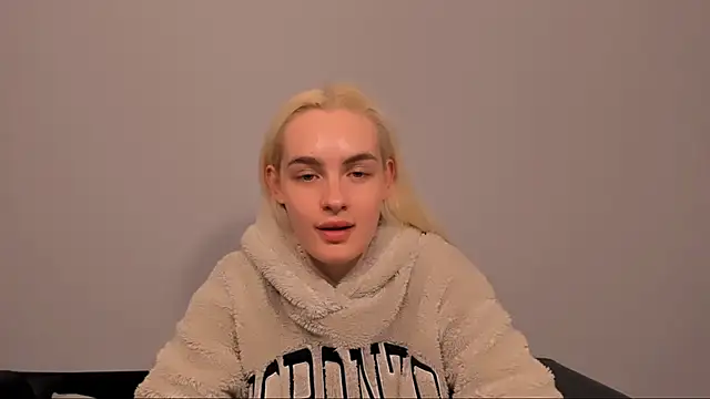 Snapshot of OliviaKisss chatting on 03.26.26 OliviaKisss online show from 03.26.26