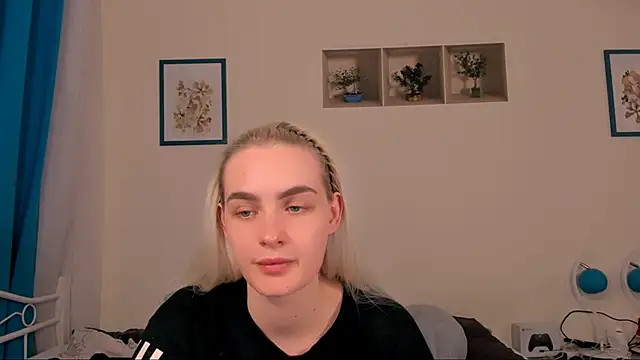 Snapshot of OliviaKisss chatting on 04.16.26 OliviaKisss online show from 04.16.26