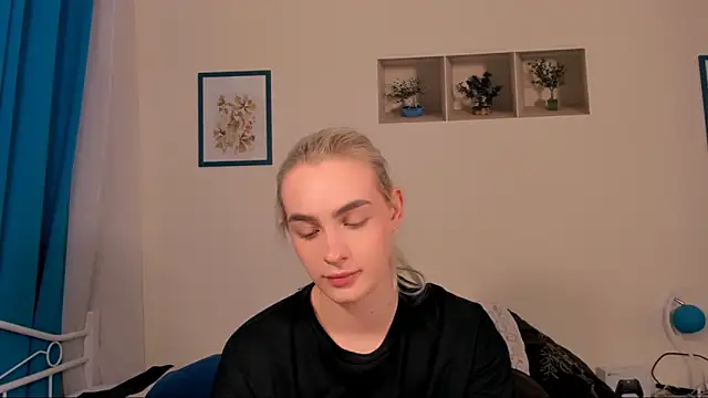 Snapshot of OliviaKisss chatting on 04.18.26 OliviaKisss online show from 04.18.26