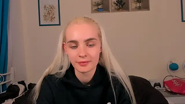Snapshot of OliviaKisss chatting on 04.20.26 OliviaKisss online show from 04.20.26