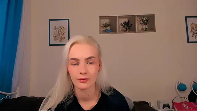 Snapshot of OliviaKisss chatting on 04.26.26 OliviaKisss online show from 04.26.26