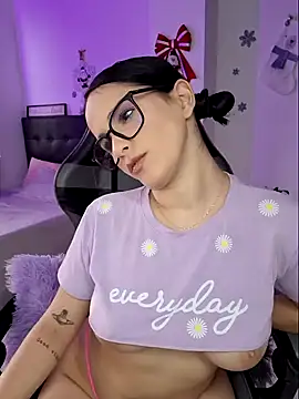 Snapshot of heyshaa chatting on 01.02.25 heyshaa online show from 01.02.25