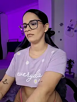 Snapshot of heyshaa chatting on 01.02.25 heyshaa online show from 01.02.25