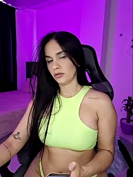 Snapshot of heyshaa chatting on 02.15.25 heyshaa online show from 02.15.25