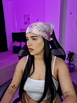 Snapshot of heyshaa chatting on 02.26.25 heyshaa online show from 02.26.25