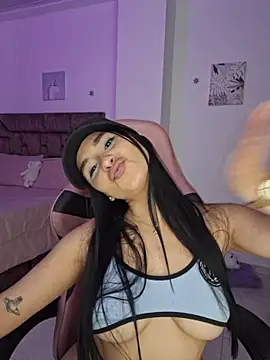 Snapshot of heyshaa chatting on 11.05.25 heyshaa online show from 11.05.25