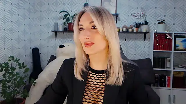 Snapshot of MillaXQueen chatting on 03.24.26 MillaXQueen online show from 03.24.26