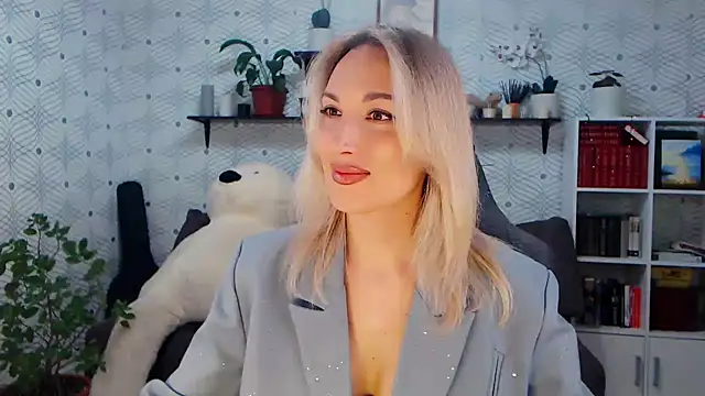 Snapshot of MillaXQueen chatting on 03.25.26 MillaXQueen online show from 03.25.26