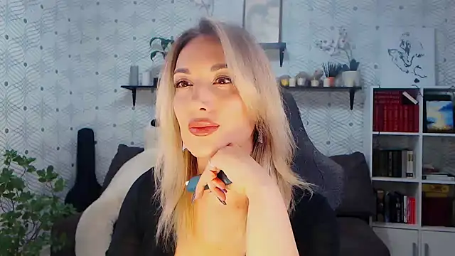 Snapshot of MillaXQueen chatting on 05.14.26 MillaXQueen online show from 05.14.26