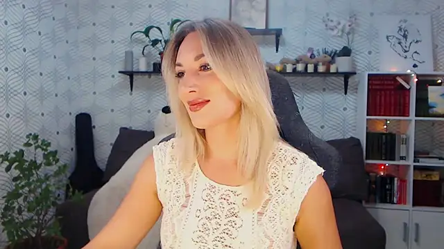 Snapshot of MillaXQueen chatting on 06.15.26 MillaXQueen online show from 06.15.26