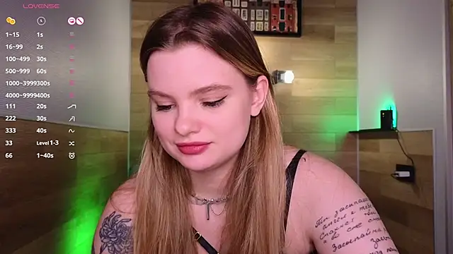 Snapshot of Hottie_Jane chatting on 01.25.25 Hottie Jane online show from 01.25.25