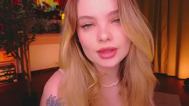 Snapshot of Hottie_Jane chatting on 10.04.25 Hottie Jane online show from 10.04.25