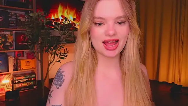 Snapshot of Hottie_Jane chatting on 10.12.25 Hottie Jane online show from 10.12.25