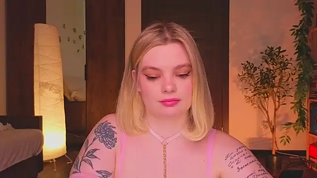 Snapshot of Hottie_Jane chatting on 04.17.26 Hottie Jane online show from 04.17.26