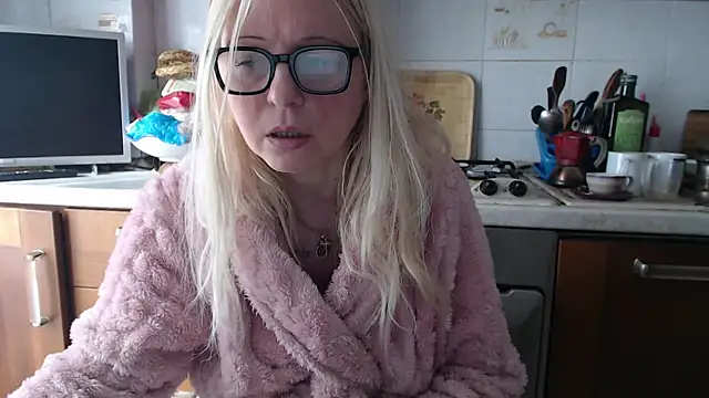 Snapshot of martachatte chatting on 02.10.26 martachatte online show from 02.10.26