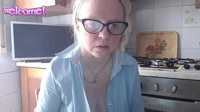Snapshot of martachatte chatting on 04.14.26 martachatte online show from 04.14.26