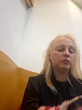 Snapshot of martachatte chatting on 04.17.26 martachatte online show from 04.17.26
