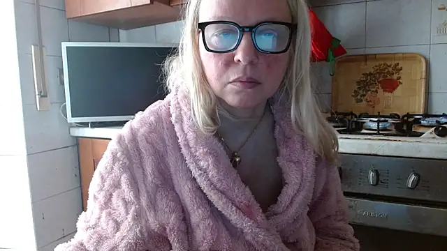 Snapshot of martachatte chatting on 04.24.26 martachatte online show from 04.24.26