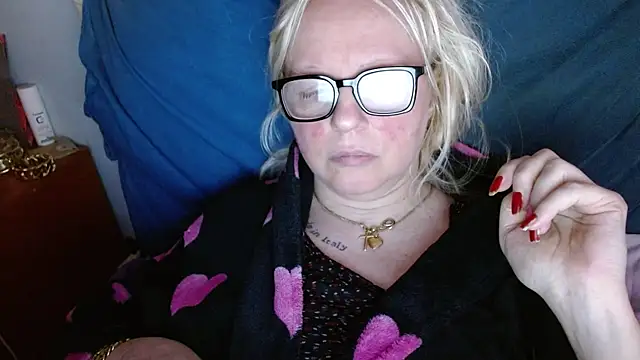 Snapshot of martachatte chatting on 04.28.26 martachatte online show from 04.28.26