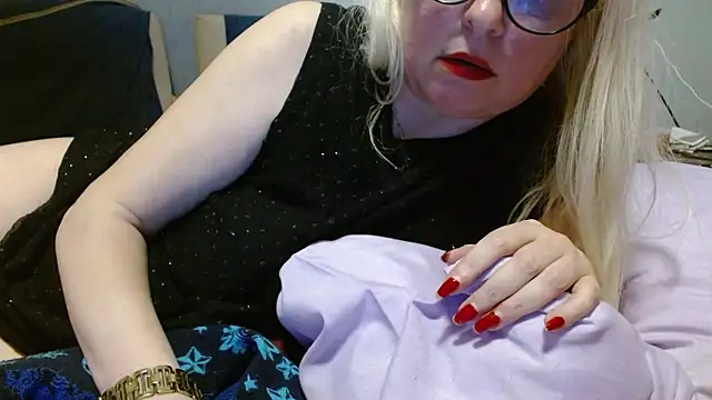 Snapshot of martachatte chatting on 04.30.26 martachatte online show from 04.30.26