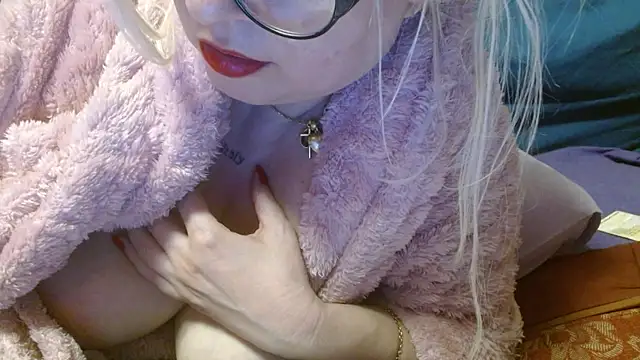 Snapshot of martachatte chatting on 05.06.26 martachatte online show from 05.06.26