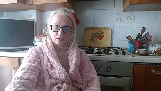 Snapshot of martachatte chatting on 06.13.26 martachatte online show from 06.13.26