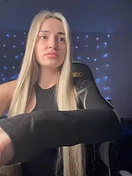 Snapshot of minalawarden chatting on 12.24.24 minalawarden online show from 12.24.24