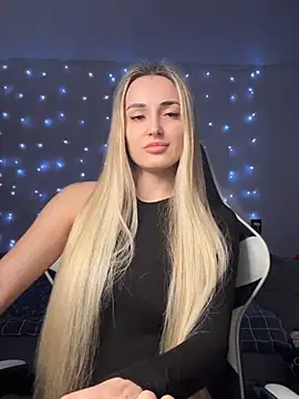 Snapshot of minalawarden chatting on 02.14.25 minalawarden online show from 02.14.25