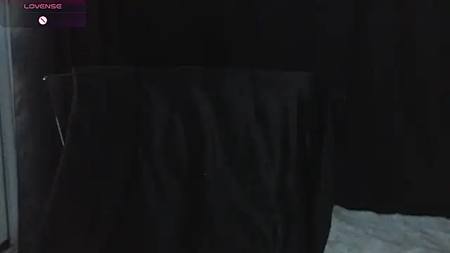 Snapshot of Mia_G0ld chatting on 04.29.26 Mia G0ld online show from 04.29.26