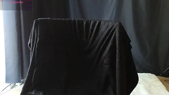Snapshot of Mia_G0ld chatting on 04.30.26 Mia G0ld online show from 04.30.26