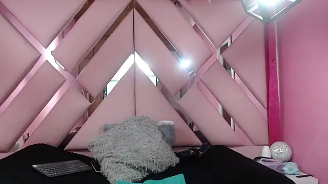 nathaly low1 online show from 12.18.24