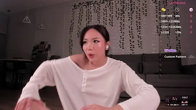 Snapshot of asuno_ chatting on 03.20.25 asuno online show from 03.20.25