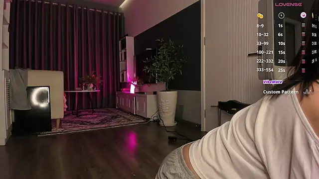 Snapshot of asuno_ chatting on 10.26.25 asuno online show from 10.26.25