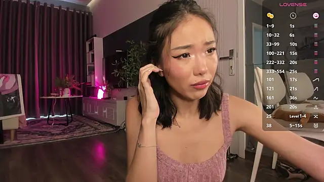 Snapshot of asuno_ chatting on 11.23.25 asuno online show from 11.23.25