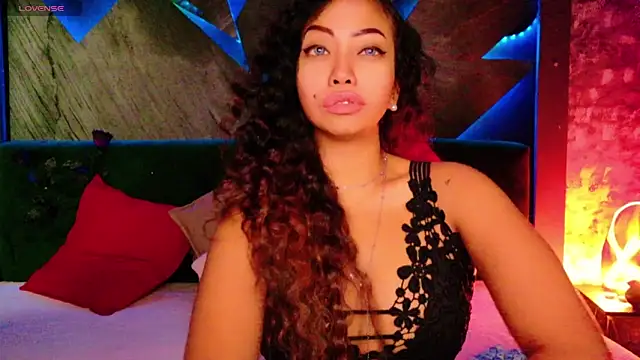 ElyaQuinn online show from 11.25.25