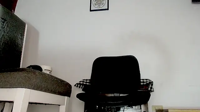 Snapshot of AngelBarbaro chatting on 05.18.26 AngelBarbaro online show from 05.18.26