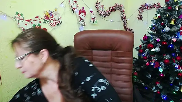Snapshot of VanessaHotts chatting on 12.14.24 VanessaHotts online show from 12.14.24