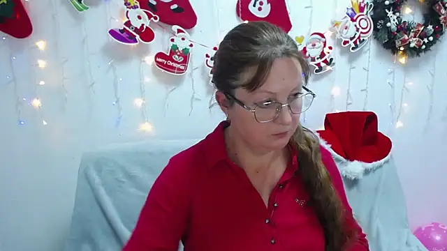 Snapshot of VanessaHotts chatting on 12.17.24 VanessaHotts online show from 12.17.24