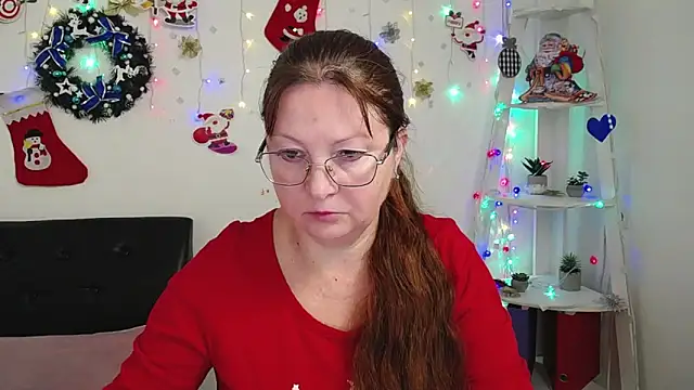 Snapshot of VanessaHotts chatting on 12.26.24 VanessaHotts online show from 12.26.24