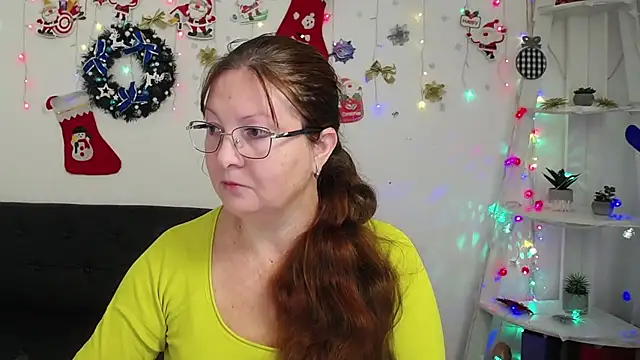 Snapshot of VanessaHotts chatting on 01.04.25 VanessaHotts online show from 01.04.25