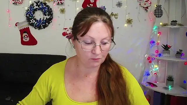 Snapshot of VanessaHotts chatting on 01.04.25 VanessaHotts online show from 01.04.25