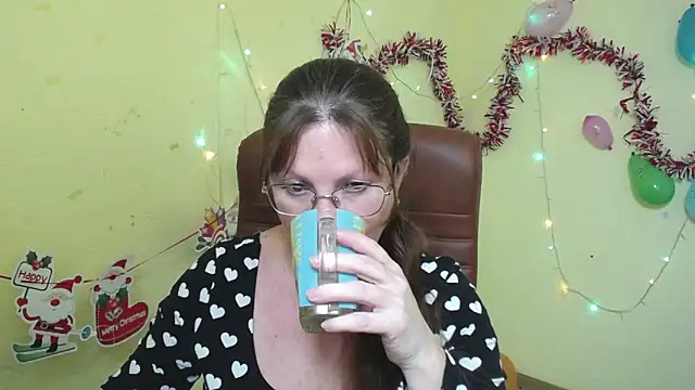 Snapshot of VanessaHotts chatting on 01.13.25 VanessaHotts online show from 01.13.25