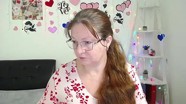 Snapshot of VanessaHotts chatting on 01.28.25 VanessaHotts online show from 01.28.25