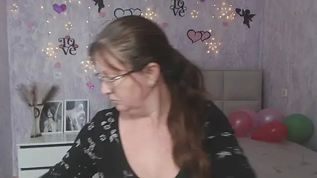 Snapshot of VanessaHotts chatting on 02.01.25 VanessaHotts online show from 02.01.25