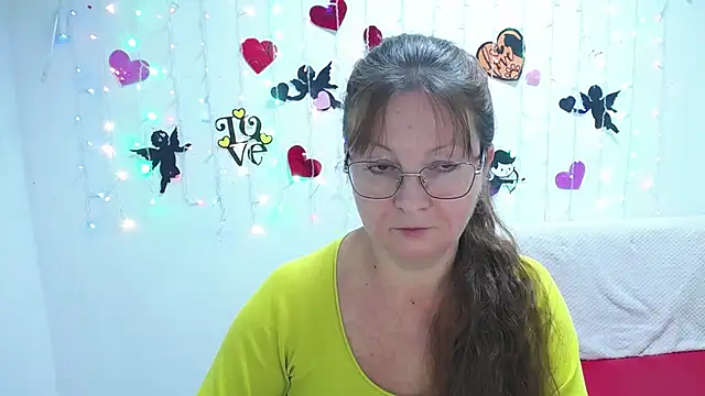 Snapshot of VanessaHotts chatting on 02.04.25 VanessaHotts online show from 02.04.25