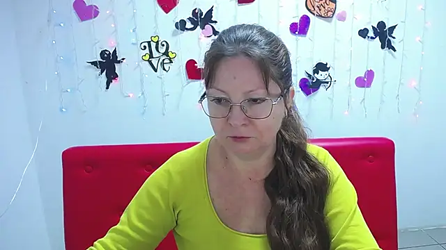 Snapshot of VanessaHotts chatting on 02.06.25 VanessaHotts online show from 02.06.25