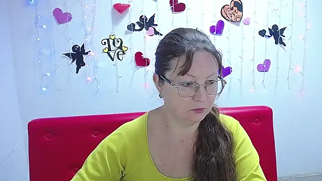 Snapshot of VanessaHotts chatting on 02.08.25 VanessaHotts online show from 02.08.25