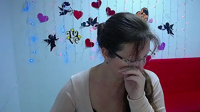Snapshot of VanessaHotts chatting on 02.10.25 VanessaHotts online show from 02.10.25