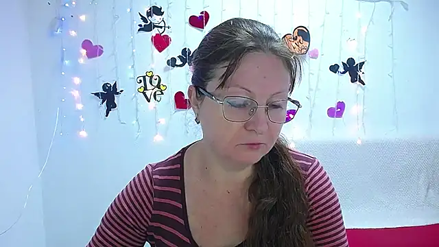 Snapshot of VanessaHotts chatting on 02.14.25 VanessaHotts online show from 02.14.25